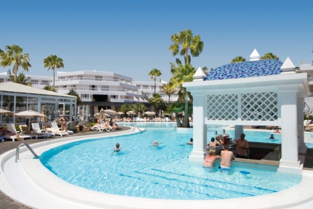RIU Paraiso Lanzarote Resort - swim-up bar