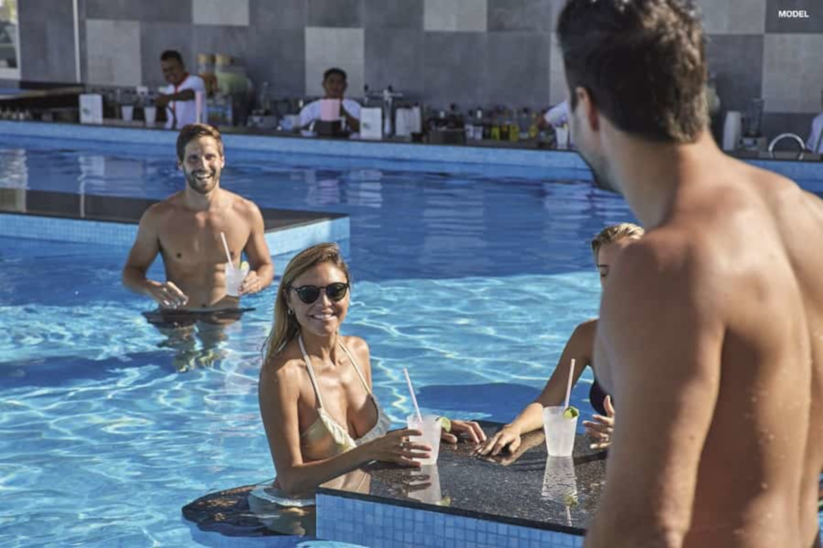 RIU Playa Park - Swim-up bar(model)